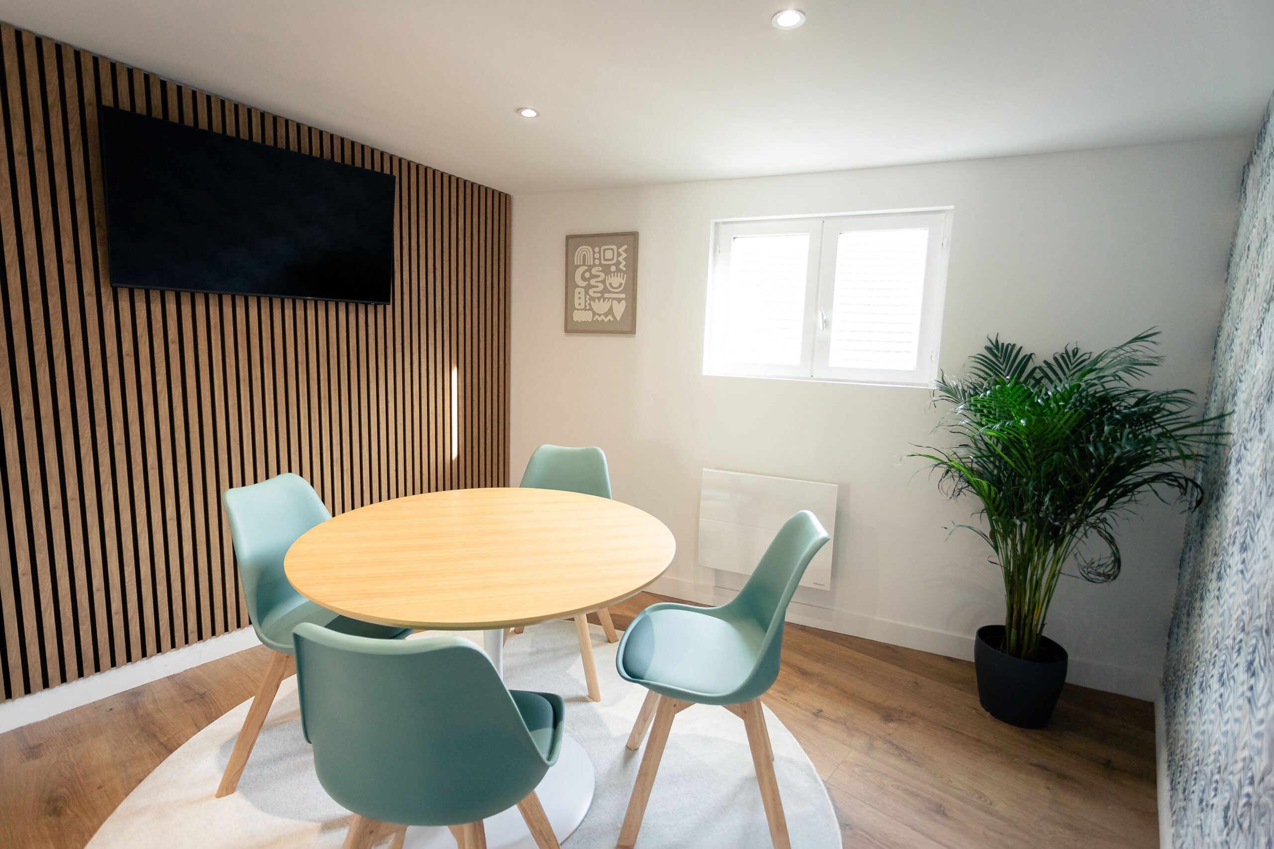 Salle de réunion Redfox Coworking à Orry-la-Ville, espace moderne proche de Chantilly